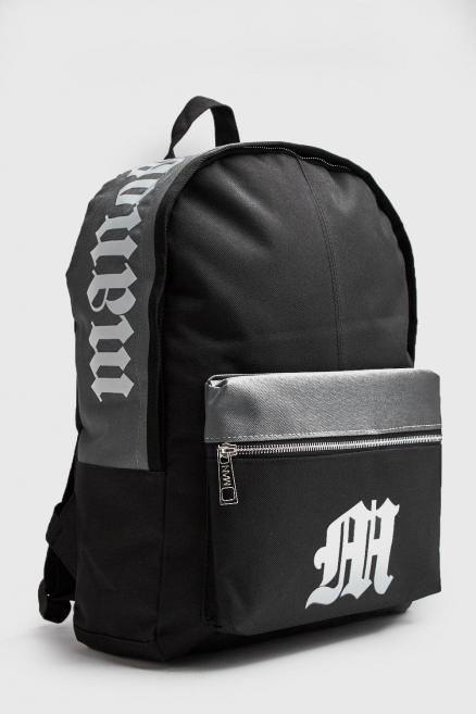 Рюкзак с готическим принтом в виде буквы «M» на кармане